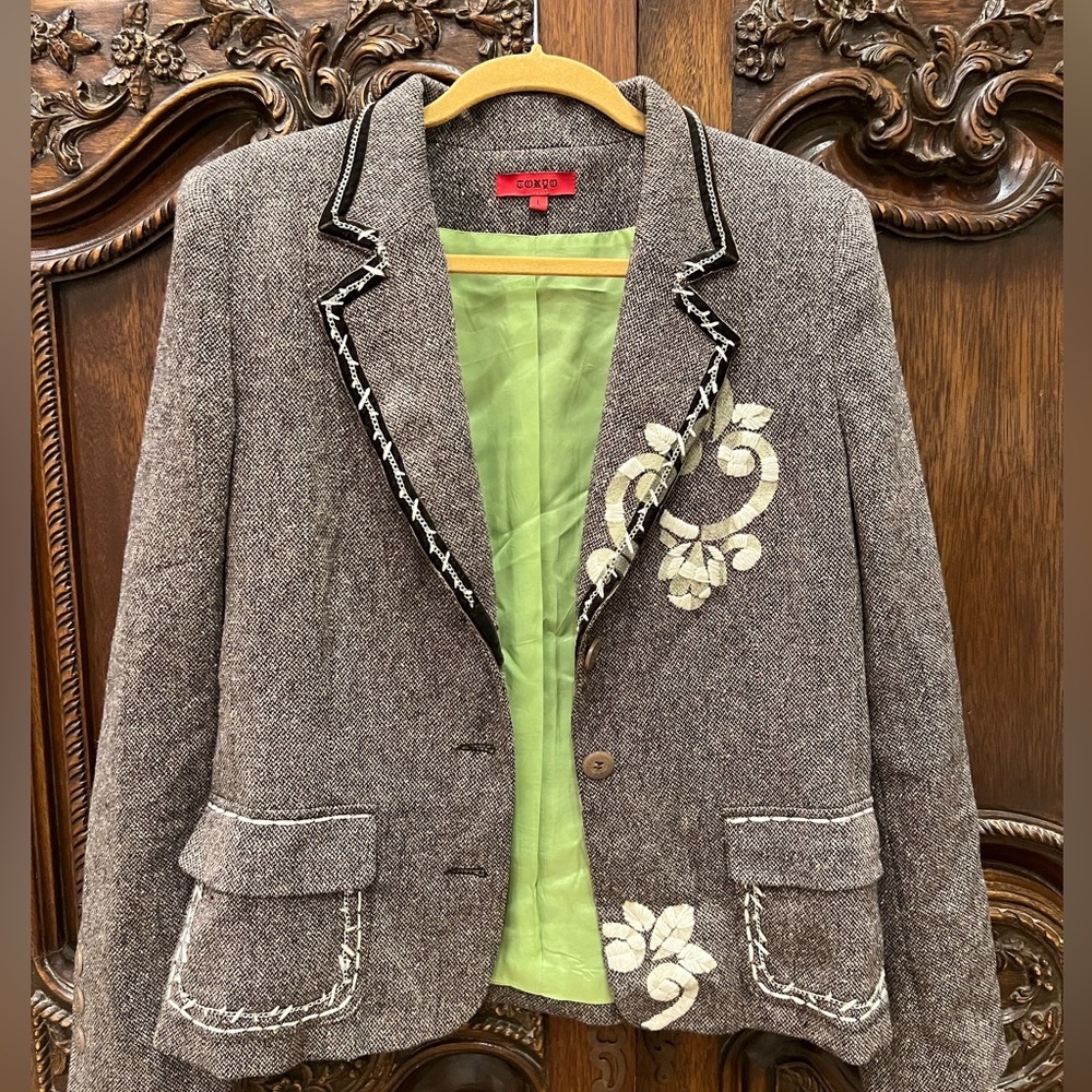 Lightweight unique blazer/jacket.